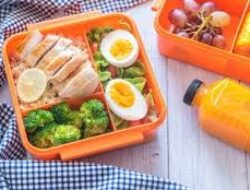 Cara Menyiapkan Menu Makan Siang Sehat Yang Praktis Untuk Dibawa Ke Kantor